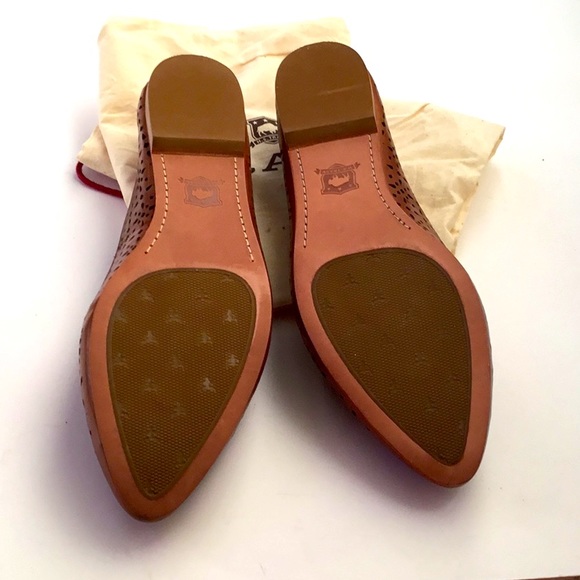 Trask New, Perforated Leather Loafer Flats 9-1/2 M - Picture 2 of 8